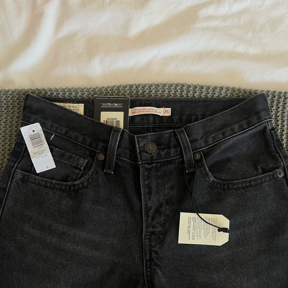 NWT Black Aritzia Levi’s Size 25